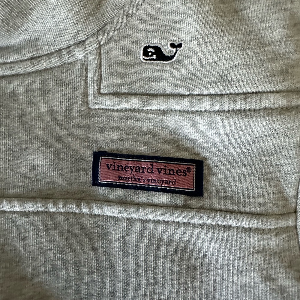 Kids medium. Never worn. Vineyard Vines.